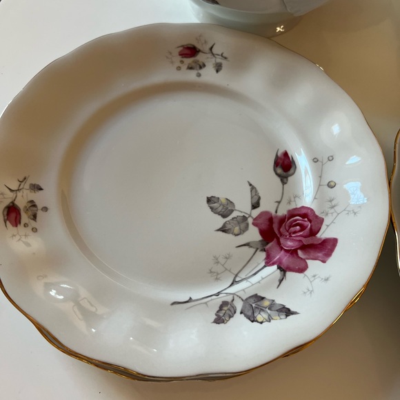 an exquisite porcelain china dining set, made in Poland in 1980. - Picture 12 of 16